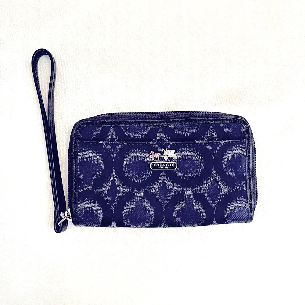 NWOT Coach Isabelle Op Ikat Small Navy Blue/Silver Wristlet